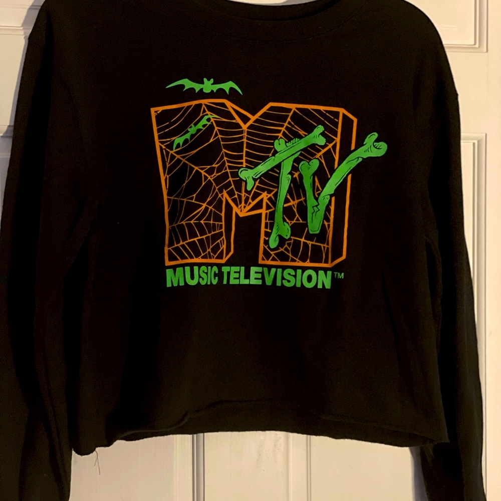 Halloween MTV cropped sweatshirt very comfy. size large